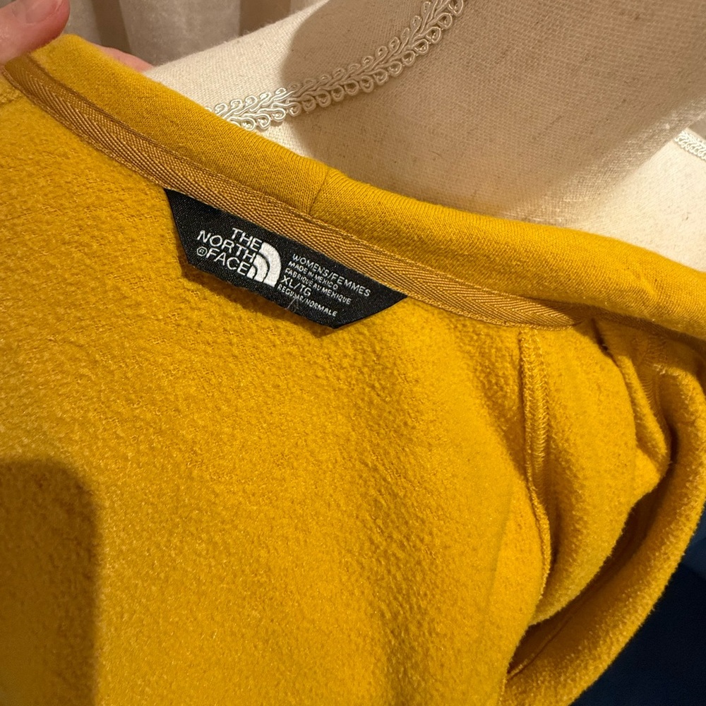 Northface zip up hoodie - Picture 8 of 10